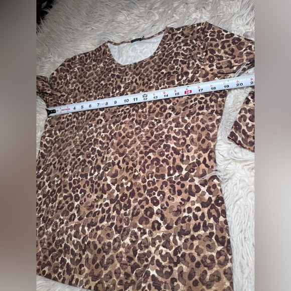 J.McLaughlin Micro Watercolor Cheetah Print Knit Jersey Crew Blouse Size Large - Picture 5 of 9